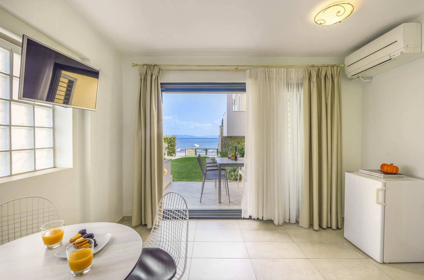 Apartment with Sea View and Garden View  - Ground Floor
