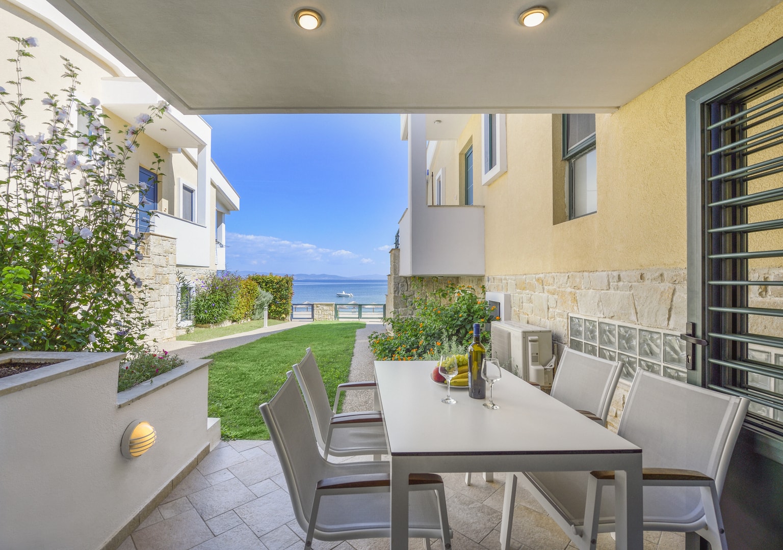 Apartment with Sea View and Garden View  - Ground Floor