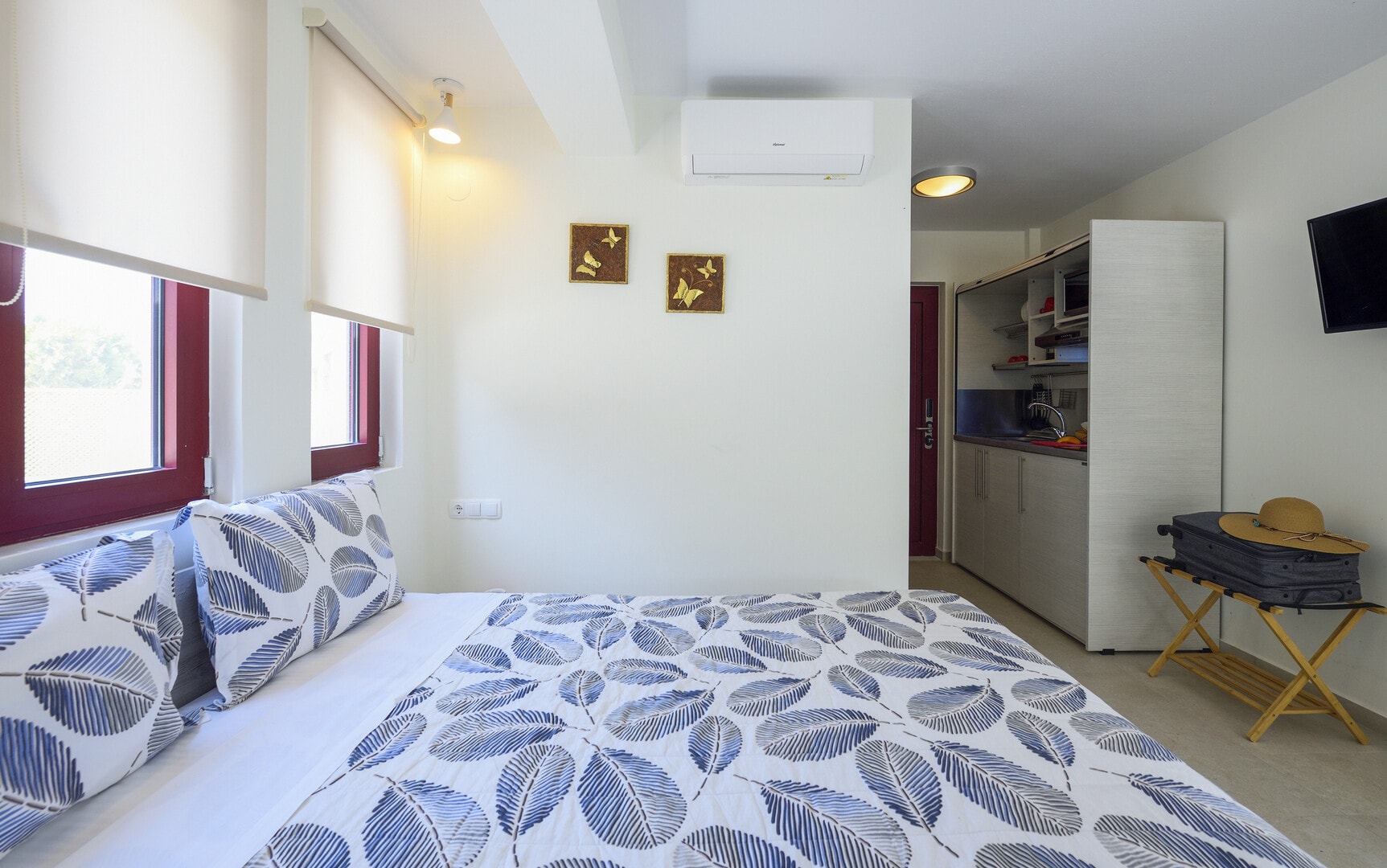 Deluxe Double room with Side Sea View