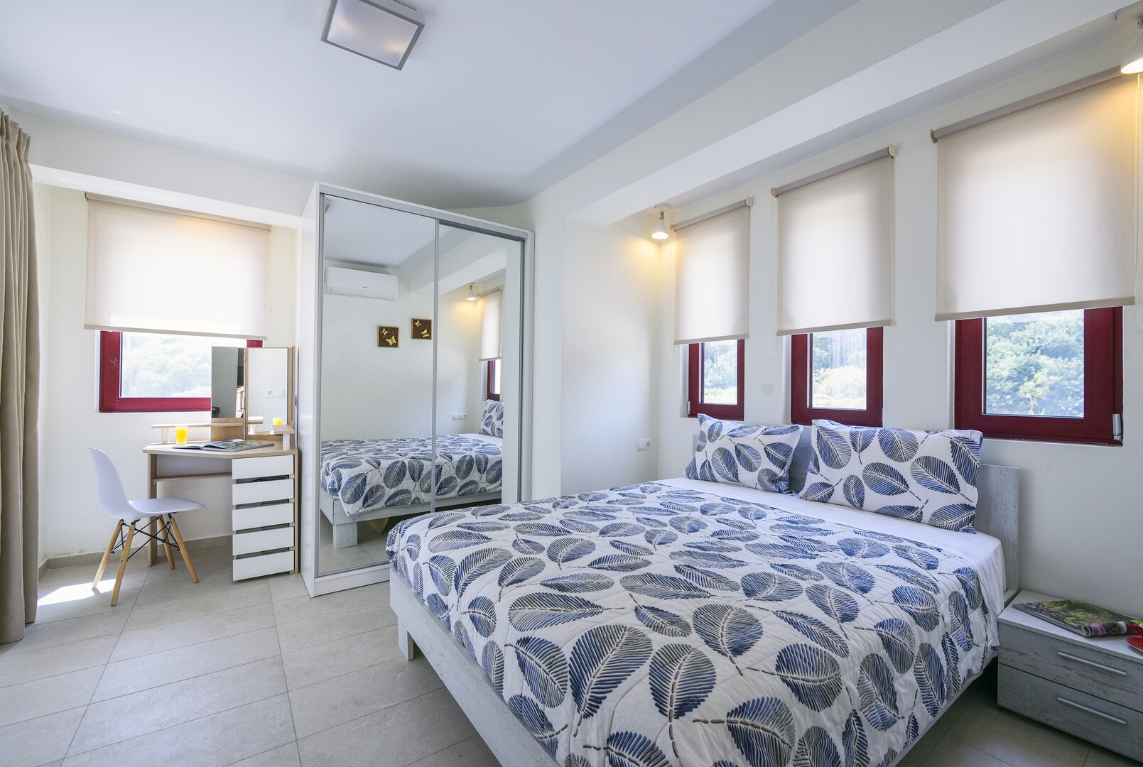 Deluxe Double room with Side Sea View